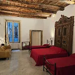 The Spanish Palace, Suites, Rooms, & Terraces Panzió Nápoly