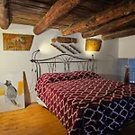 The Spanish Palace, Suites, Rooms, & Terraces Panzió