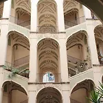 Panzió The Spanish Palace, Suites, Rooms, & Terraces