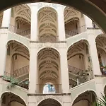 Panzió The Spanish Palace, Suites, Rooms, & Terraces 4*