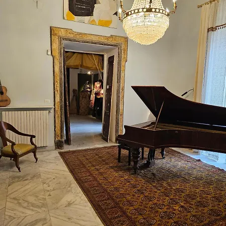 The Spanish Palace, Suites, Rooms, & Terraces 3* Неаполь