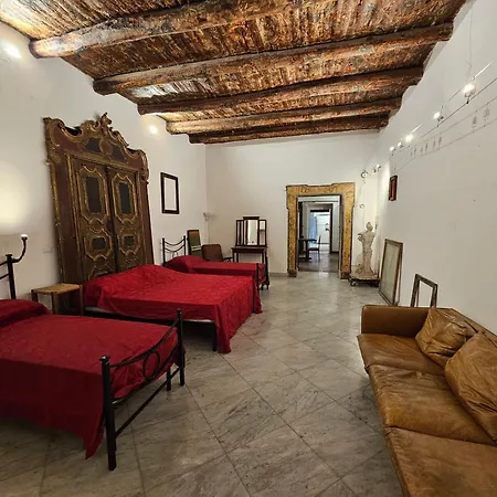 The Spanish Palace, Suites, Rooms, & Terraces Panzió 4*