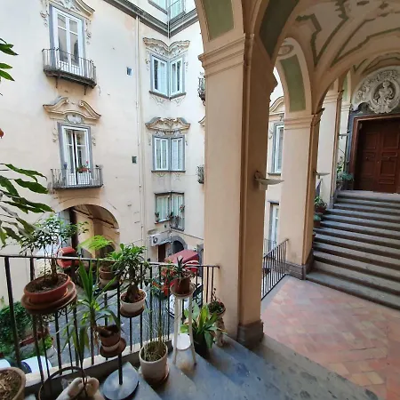 The Spanish Palace, Suites, Rooms, & Terraces 4* Neapel