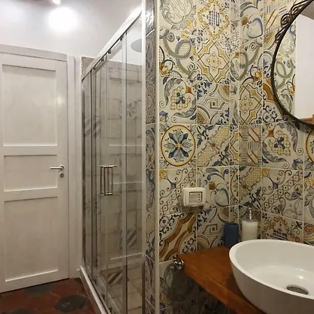 The Spanish Palace, Suites, Rooms, & Terraces Bed & Breakfast Neapel