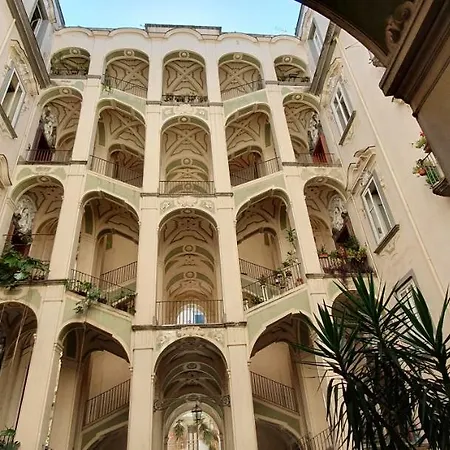 The Spanish Palace, Suites, Rooms, & Terraces 4* Neapel