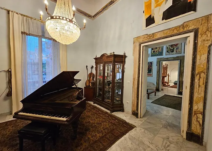 The Spanish Palace, Suites, Rooms, & Terraces 4*