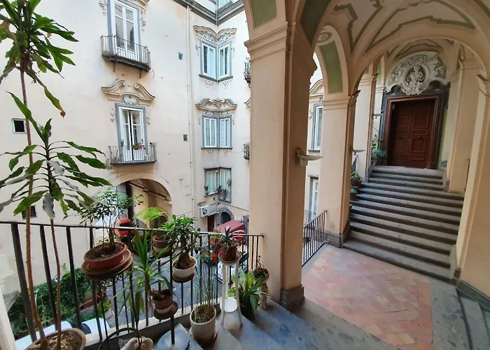 The Spanish Palace, Suites, Rooms, & Terraces 4* Неаполь