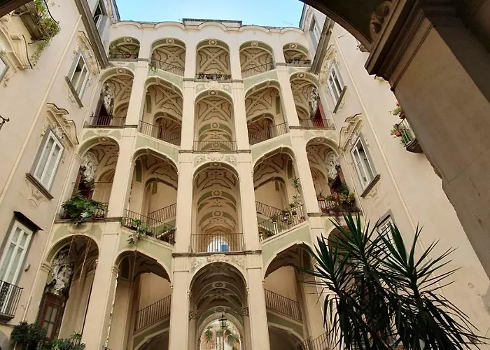 The Spanish Palace, Suites, Rooms, & Terraces 4* Неаполь